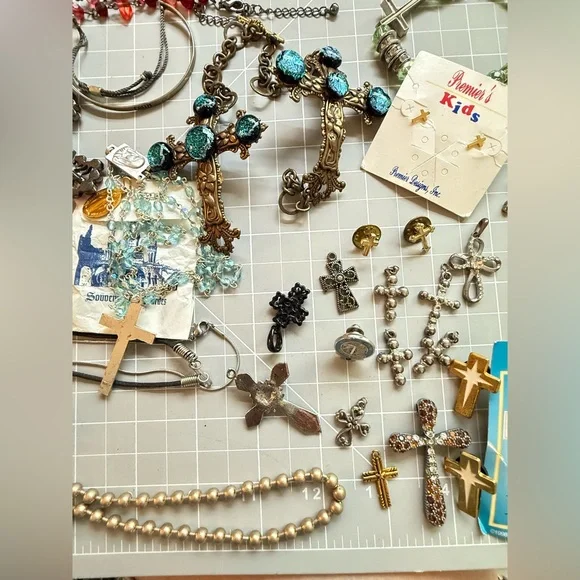 Vintage Christian Cross Jewelry Repurpose Lot - Picture 13 of 17